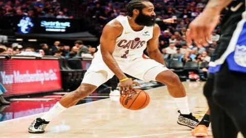 “洛杉矶湖人庆胜利海报发布，东契奇与文森特同框登顶”